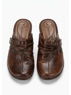 BareTraps Brown Leather Clogs Mules Size 6